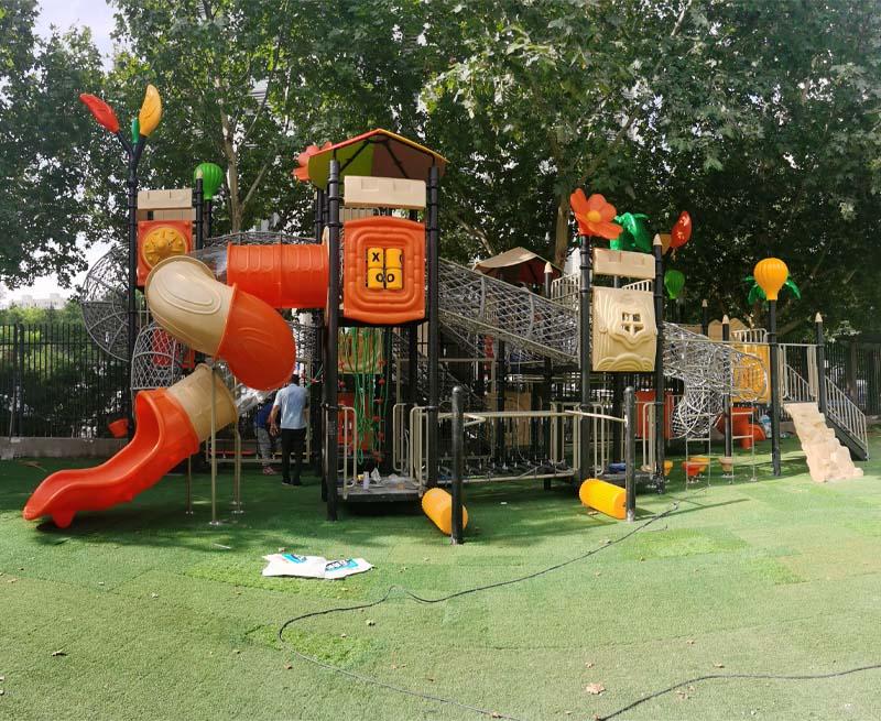 北京朝阳幼儿园户外滑梯改造案例_公立园森林主题非标游乐设施落地详解